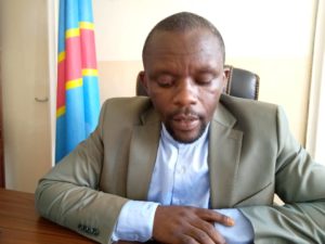 Lire la suite à propos de l’article Sud-Kivu : le ministre provinciale de la santé, Cosmos BISHISHA, réagit aux rumeurs sur le vaccin contre le Covid19