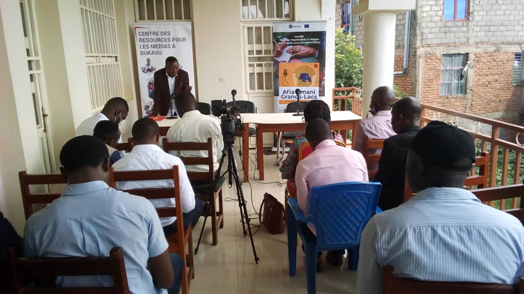 You are currently viewing Bukavu :  Grâce au projet régional Covid-19 P3RGL d’Internews, l’UNPC organise une série de cafés de presse sur la pandémie