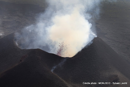 Lire la suite à propos de l’article Goma : imminente éruption interne du volcan Nyamulagira(OVG)