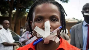 Lire la suite à propos de l’article Entre infox et censure,  la liberté d’expression et le droit à l’information pris en étau à l’Est de la RDC